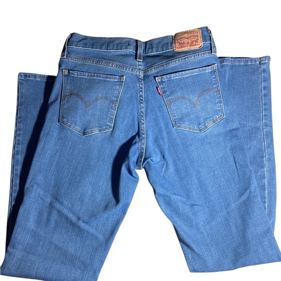 Levi's Classic Indigo Jeans - Picture 4 of 8